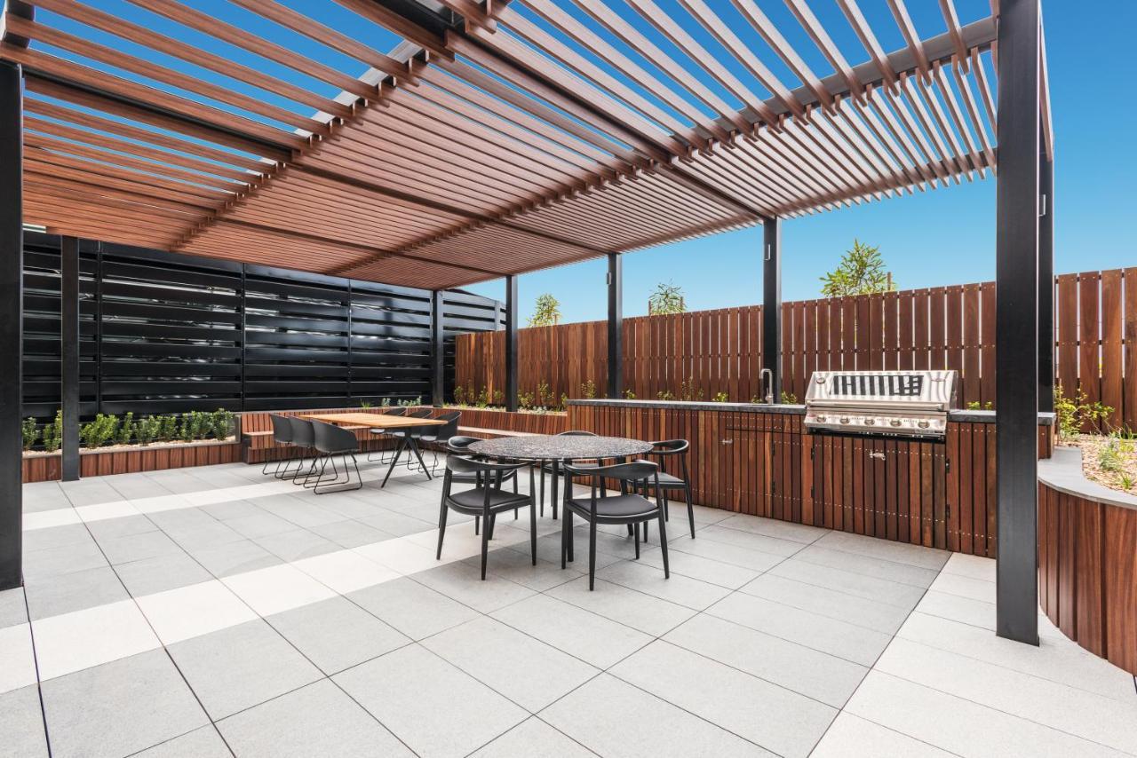 Sky One Apartments By Cllix Box Hill Bagian luar foto