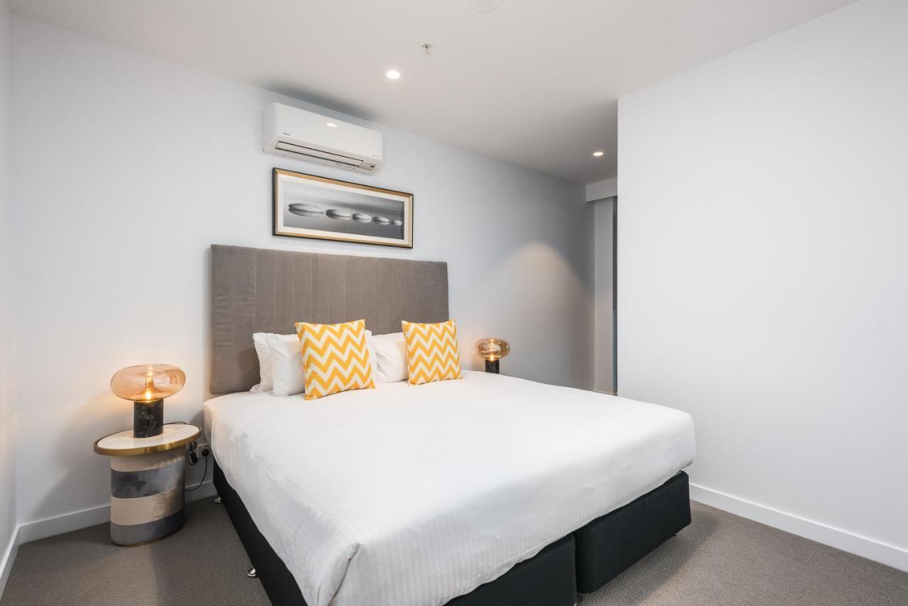 Sky One Apartments By Cllix Box Hill Bagian luar foto